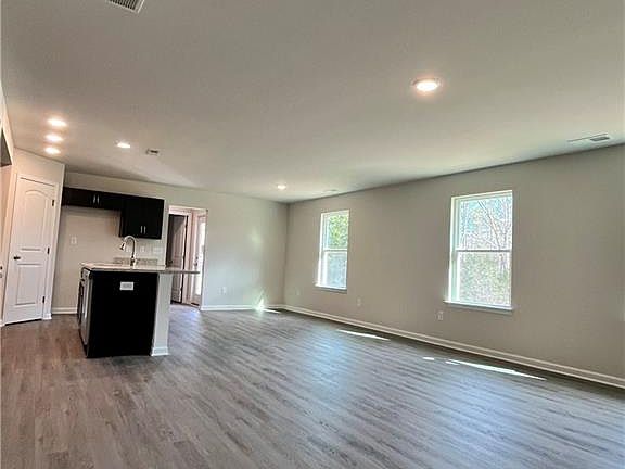 5th image of 181 Woodberry Dr