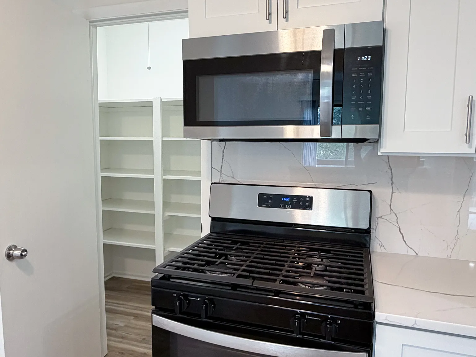 2 bed, 1000 sqft, $2,449 — Photo 4