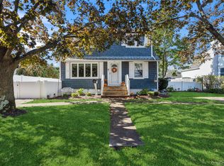 245 S Delaware Ave, Lindenhurst, NY 11757