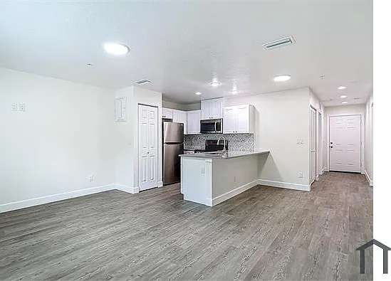 326 Grosse Ave #2 — Photo 11