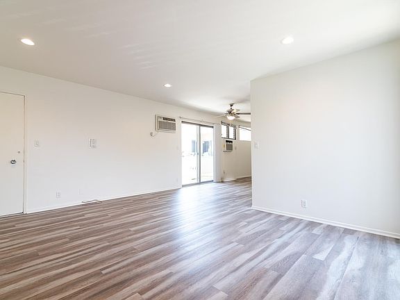 2nd image of 868 W Knoll Dr #9