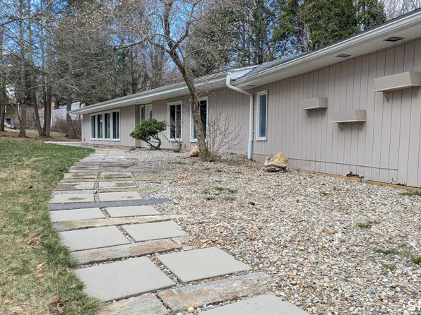 141 Gurleyville Rd, Mansfield, CT 06268