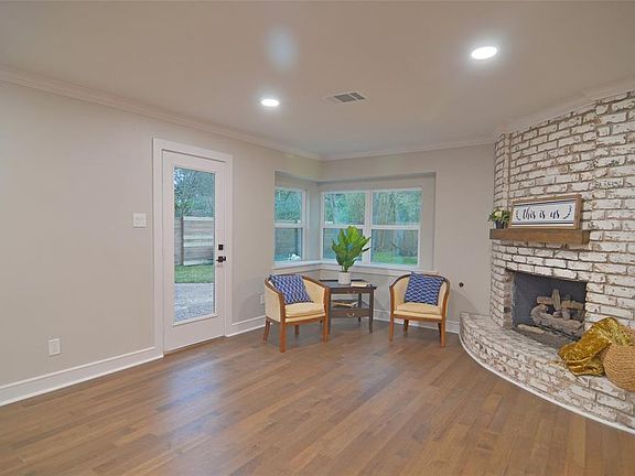 3rd image of 227 Driftwood Dr