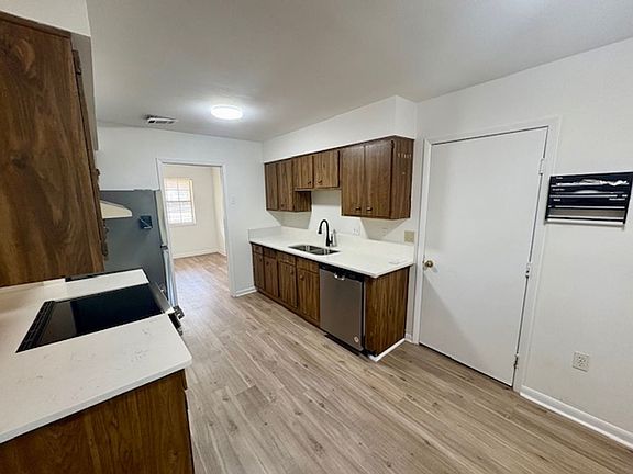 4th image of 511 Maple Ave