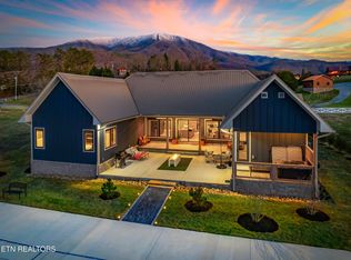 3310 Cove Meadows Dr, Sevierville, TN 37862