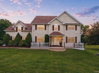 33 Gabriels Path, Poughquag, NY 12570