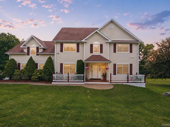 33 Gabriels Path, Poughquag, NY 12570