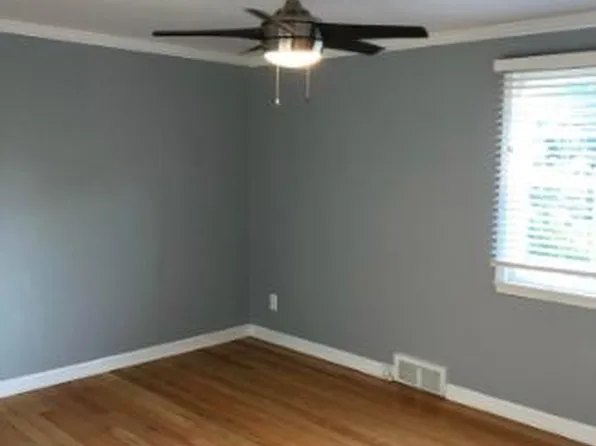 672 Graefield Ct, Birmingham, MI 48009