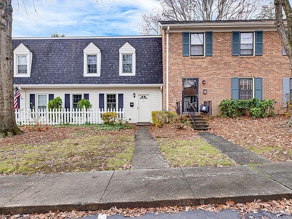 4th image of 3227 Regents Park Ln Unit D