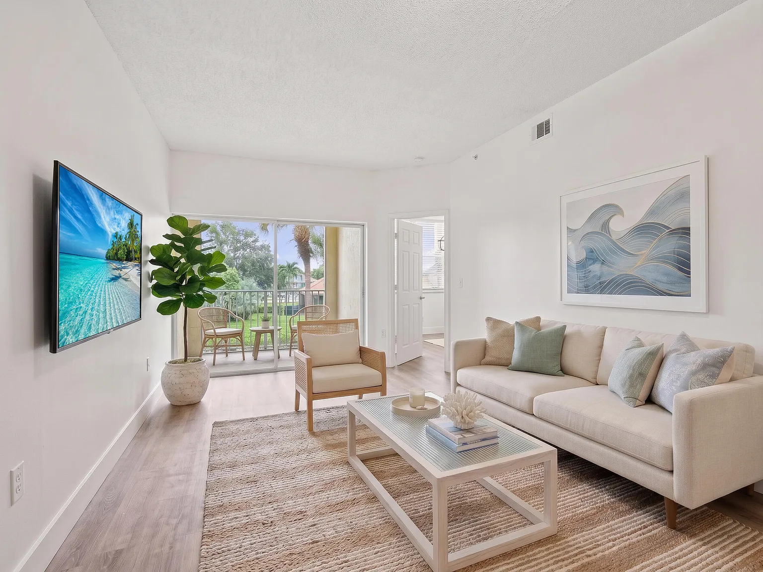 3 bed, 2.0 bath, 1113 sqft, $2,450 — Photo 1