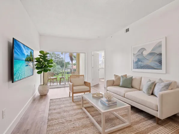 2020 Greenview Shores Blvd, Wellington, FL
