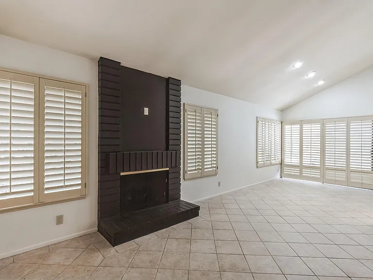 24321 Peacock St — Photo 7
