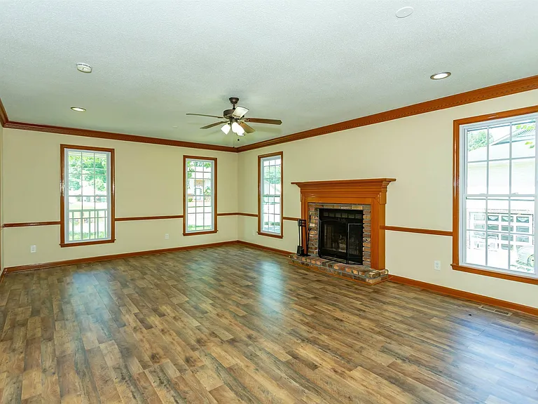 917 Dunridge Dr — Photo 7