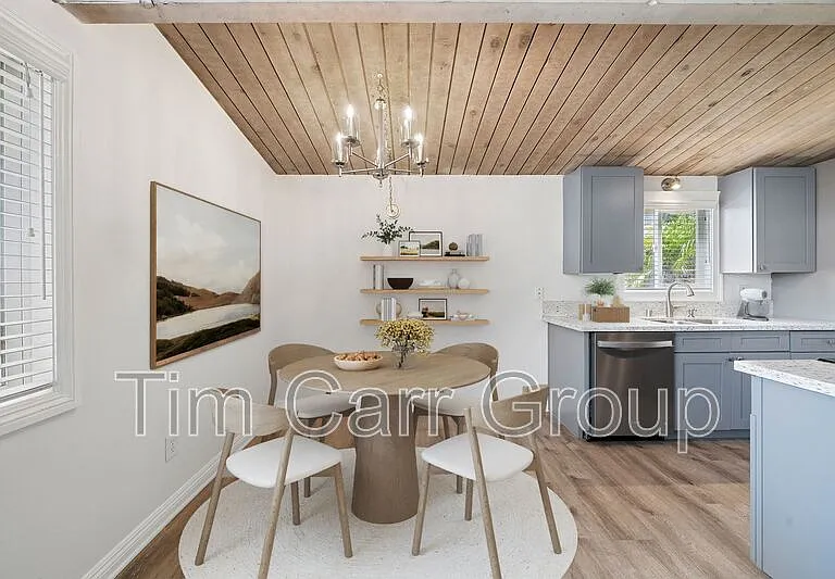 2545 Elden Ave — Photo 13