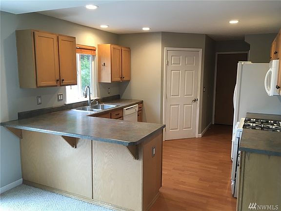 4th image of 7218 Sunset Ave NE