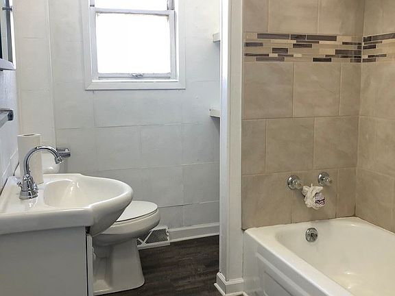 4th image of 4817 Northcote Ave