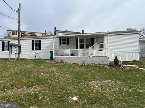 5 Sunrise Dr, Hershey, PA 17033