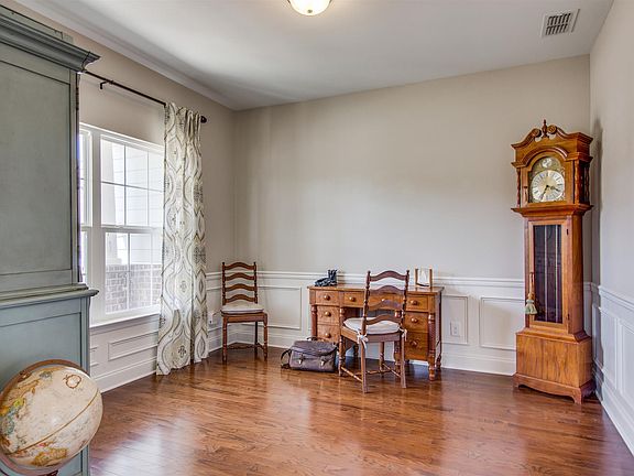 5th image of 2174 Chaucer Park Ln