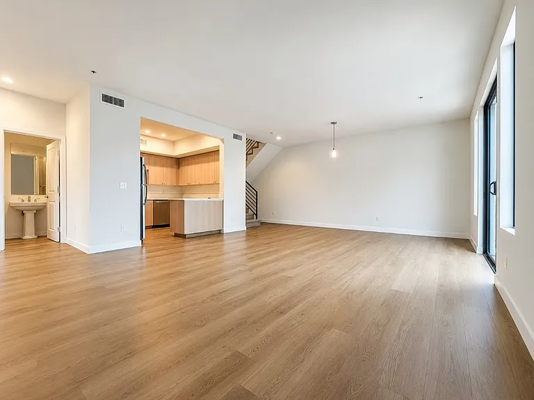 1226 23rd St #9 — Photo 13
