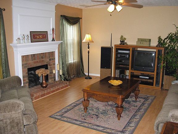 Family room, natural laminate floor, gas log FP