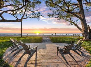 2050 Crayton Rd, Naples, FL 34102