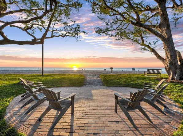 2050 Crayton RD, NAPLES, FL 34102