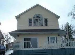10060 Lakeside Dr, White Lake, MI 48386