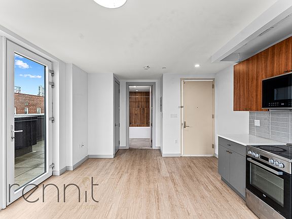5th image of 2809 Clarendon Rd #700