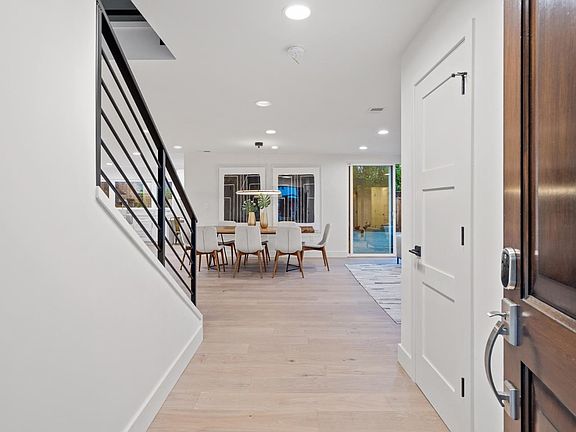4th image of 885 Hanover Ave