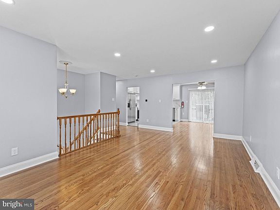 3rd image of 916 Edgemoor Rd