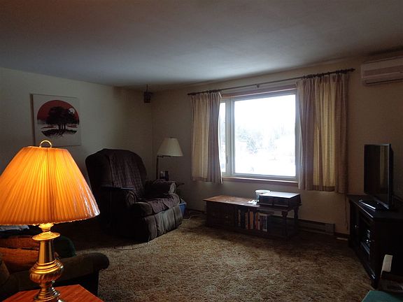 4th image of 901 Highland Ln