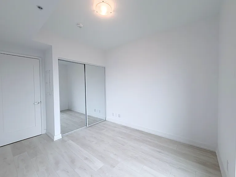 75 James St S #824-921 — Photo 11