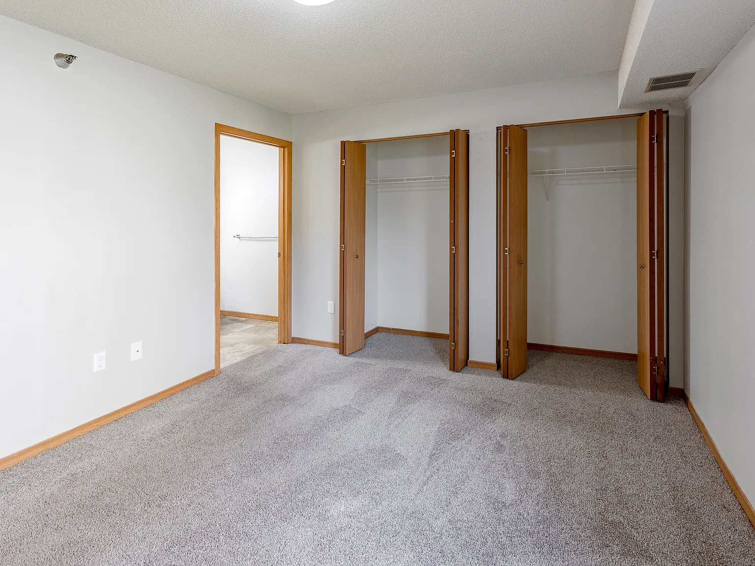 911 41st St NW — Photo 3