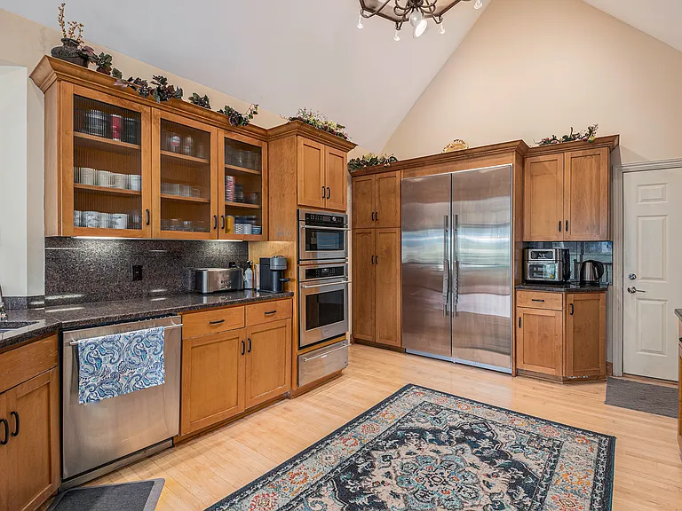 811 Western Hills Dr — Photo 8