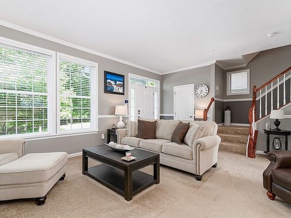 4th image of 216 Linehan Pl