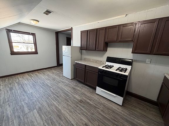 3rd image of 4-2 Cronkhite Ave