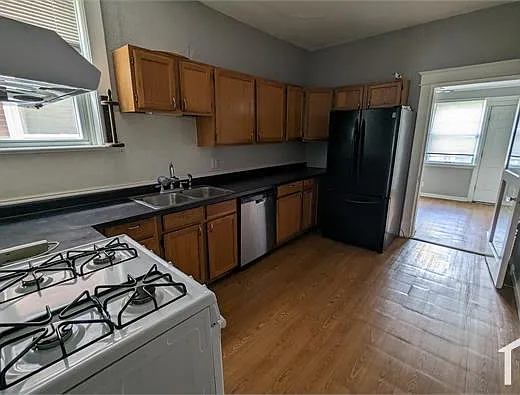 2 bed, 900 sqft, $995 — Photo 4