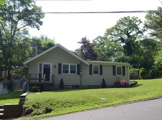 115 Dandelion Rd #G, Rocky Pt, NY 11778