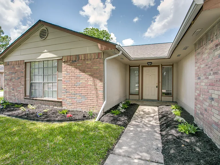 2530 Wheelwright Ln — Photo 3