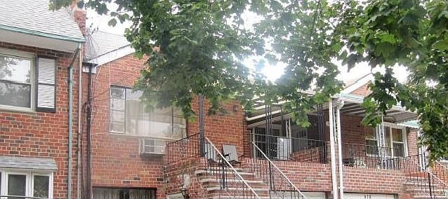 2nd image of 930 E 58th St