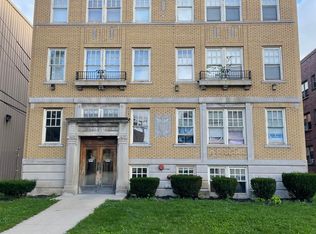590 Parkview Dr #301, Detroit, MI 48214