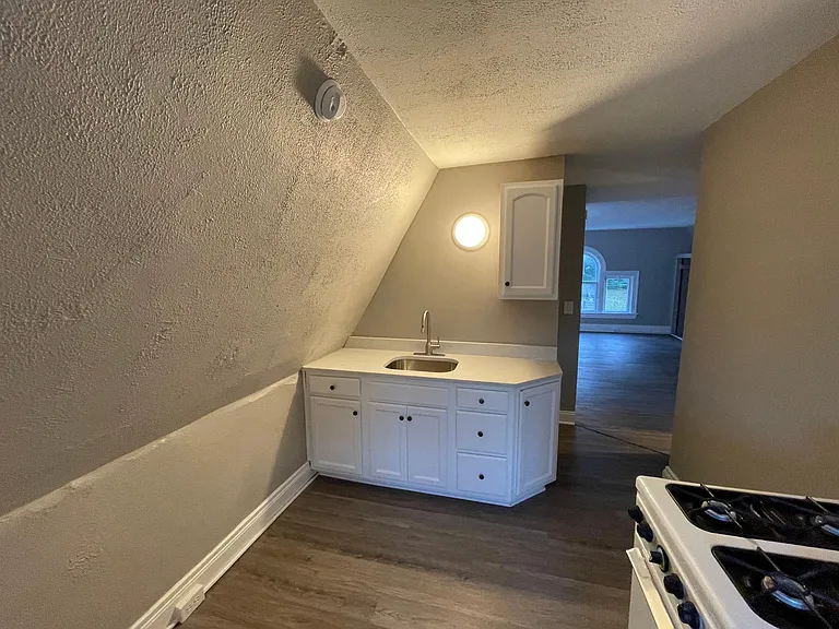 552 Hill St #3 — Photo 8