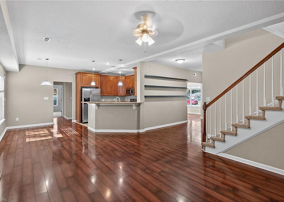 1st image of 928 Scenic Blvd