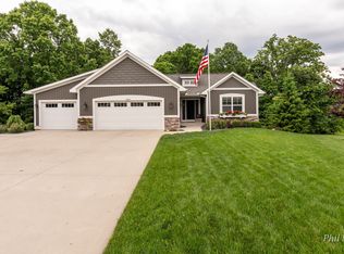 10321 Crabapple Ln, Zeeland, MI 49464