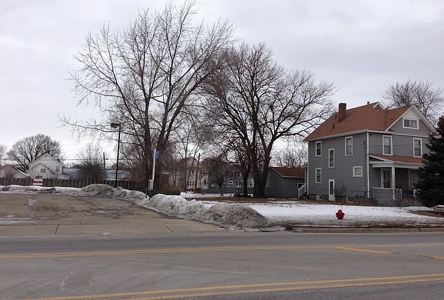 2nd image of 401 S Lake St