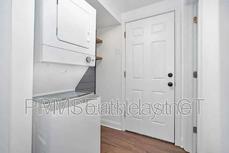 3 bed, 1.0 bath, 1288 sqft, $2,250 — Photo 2