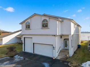 3717 Lake Front St, Waterford, MI 48328