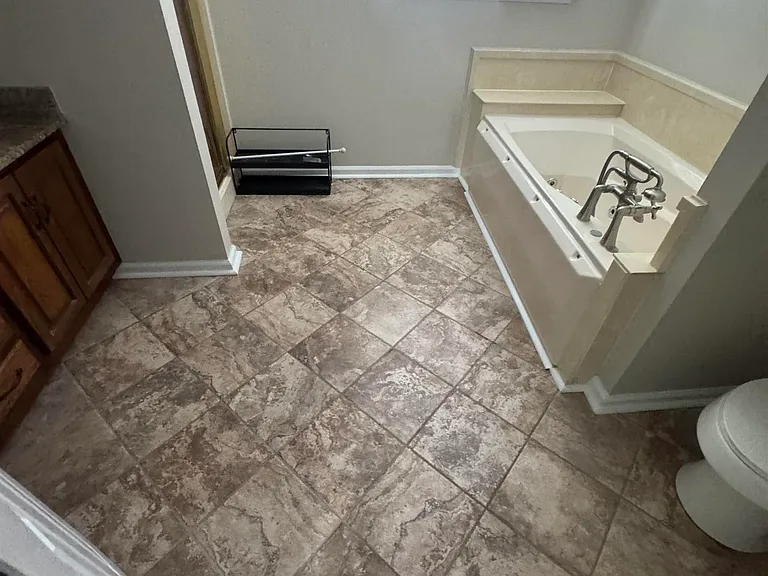 915 Highland Dr — Photo 15