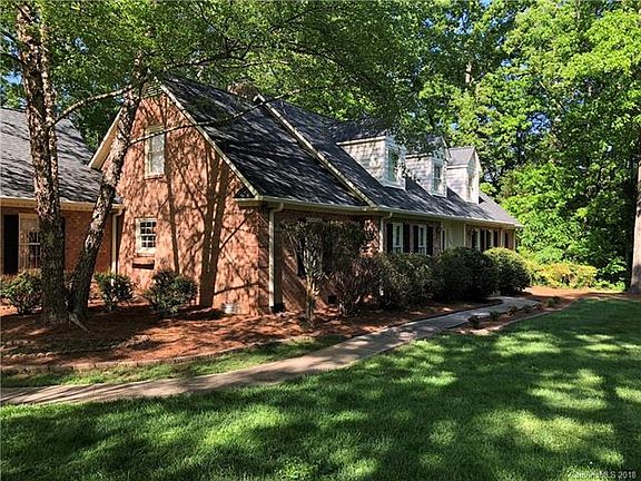 3rd image of 354 Oakwood Dr