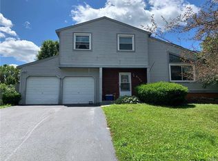 8152 Scotia Ln, Liverpool, NY 13090
